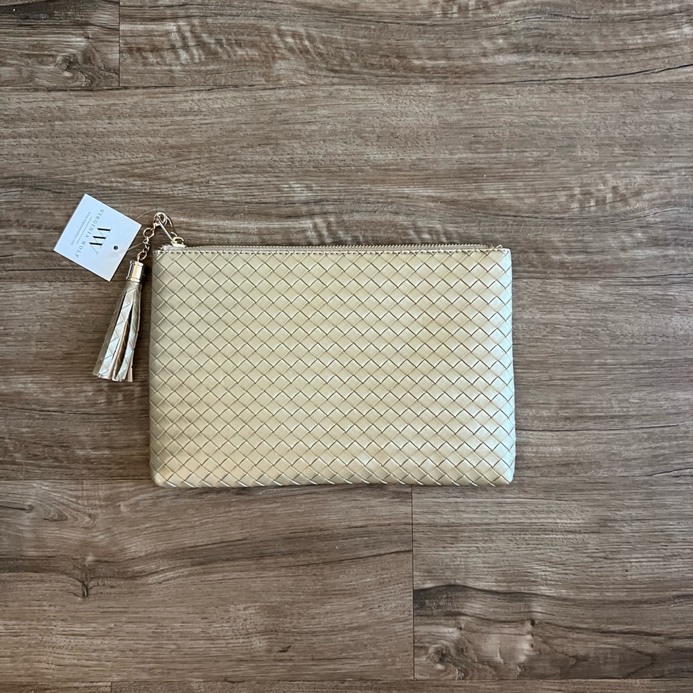 Gold clutch 🤍